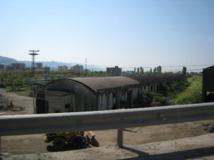 Край пътищата в Албания