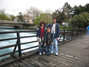 На моста над началото на река Църни Дрин в Струга