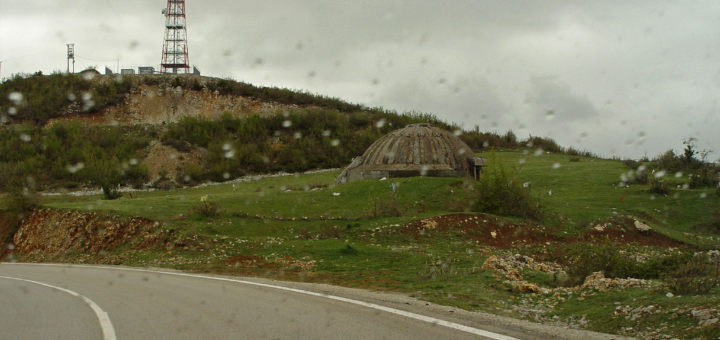 Струга – Дурес и множеството бункери край пътя