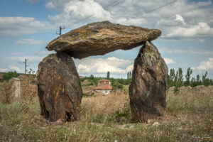 Долменът край с. Изворово