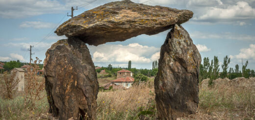 Долменът край с. Изворово