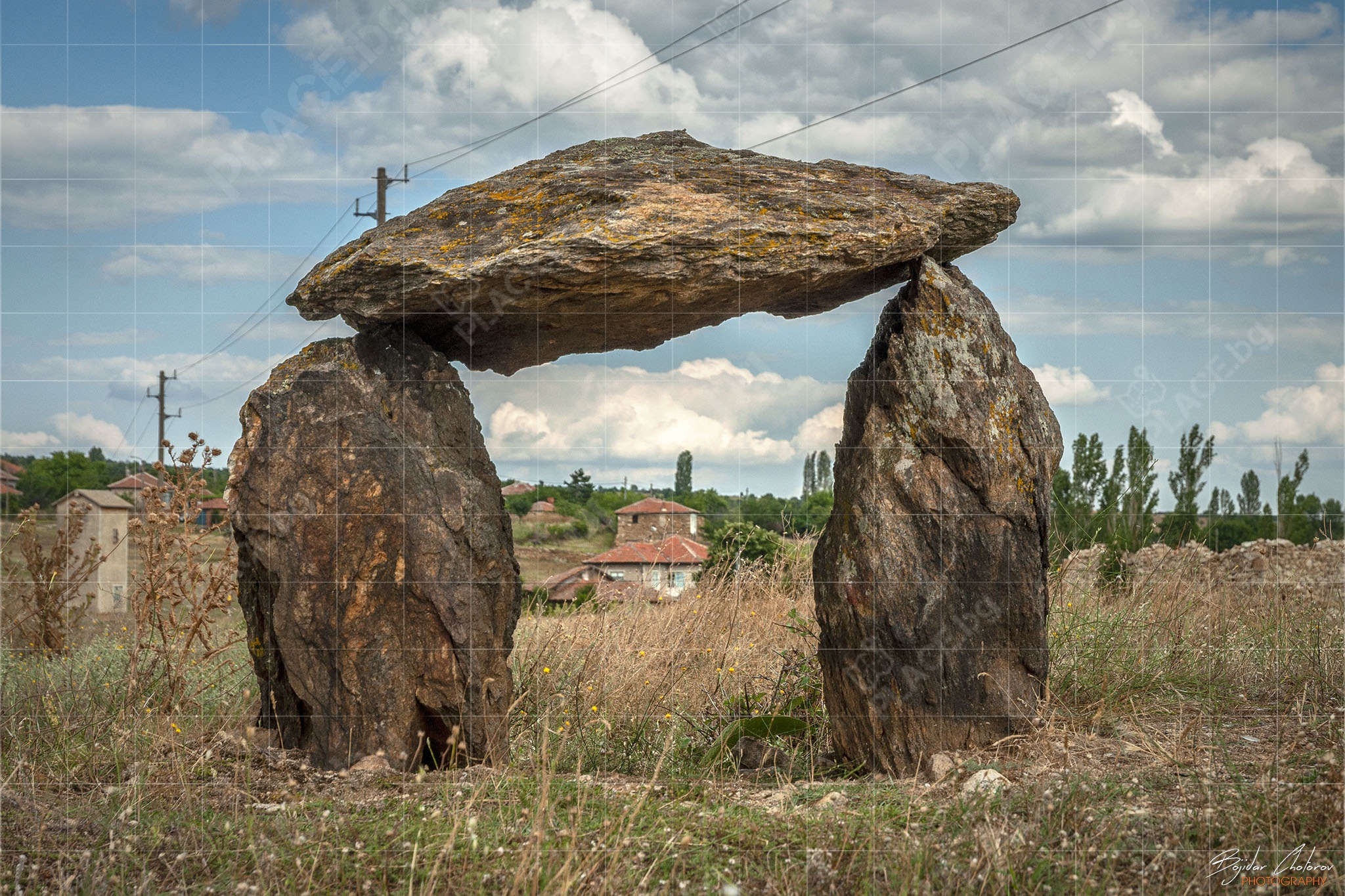 Долменът край с. Изворово