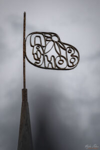 Вимпела на върха на къщата на Илин Паунов &ndash; Хисаря