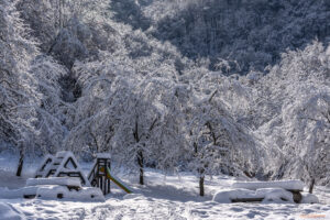 Детска площадка край етрополския манастир "Света Троица"
