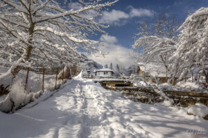 Пътеката от Етрополския манастир към водопад Варовитец
