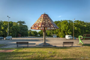 Огромната нощна лампа в парк Марица, Димитровград