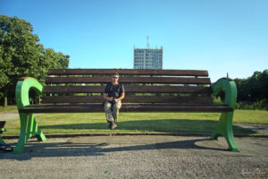 Огромната пейка в парк Марица, Димитровград