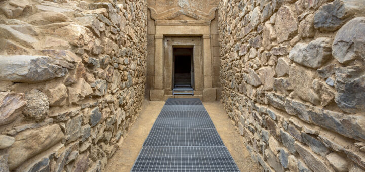 Тракийска гробница Грифони