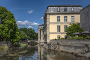 Замъка на брега на река Лайне