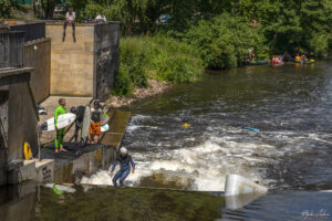 Leinewelle - хидравлично контролирана система за полуестествена речна вълна
