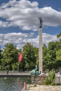 Хановер - Maschsee - статуя на факлоносеца