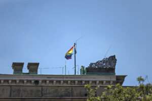 Знамето което се вее на покрива на Операта в Хановер