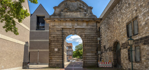 Портал към кралските конюшни (Marstalltor)