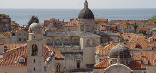 Католическата катедрала, Часовниковата кула и Църквата „Свети Блез“ в Дубровник