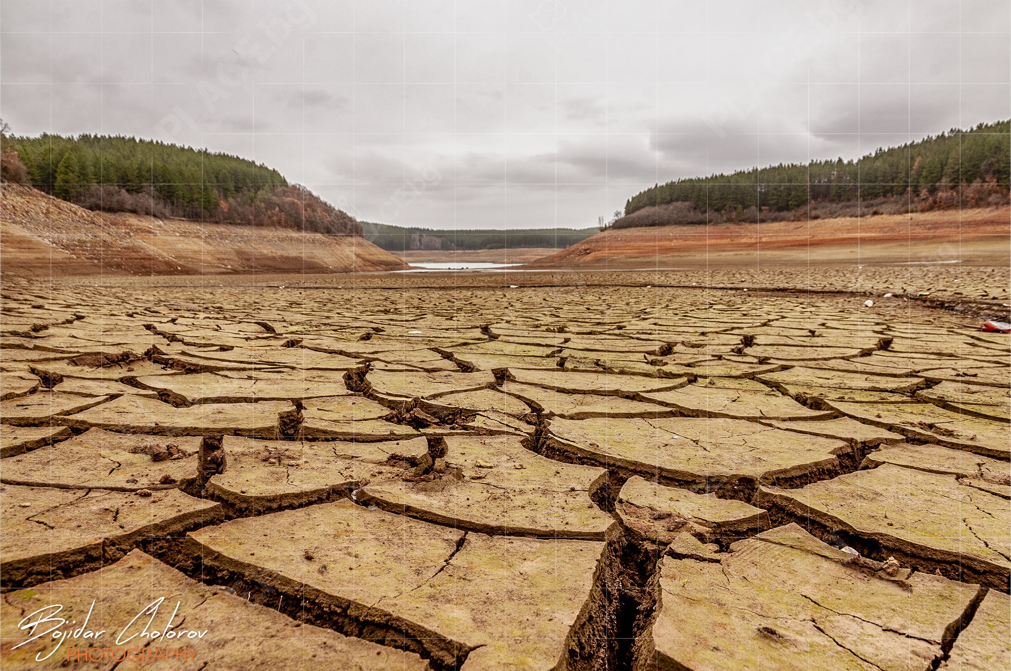 Пресъхналият язовир Студена
