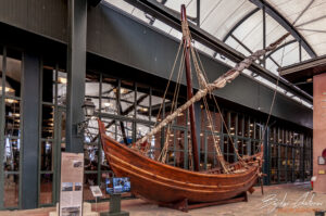 Възстановка на древна ветроходно-гребна галера, намерена при строежа на Истанбулското метро