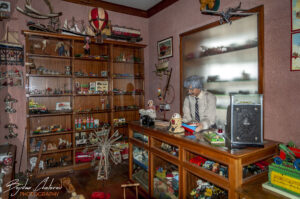 Възстановка на магазин за играчки