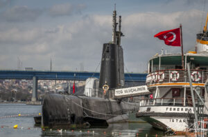 Подводница TCG Ulu&ccedil;alireis (S-338) закотвена в Златния рог