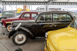 В експозицията гордо се помещава и Москвич от 1652 г.