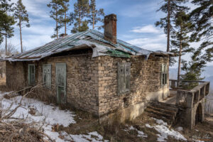 Изоставената "Германска вила" в ски комплекс Бяла черква