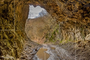 Един от тунелите по пътя към село Богойна