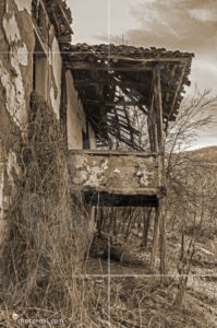 Изоставена къщи в село Богойна