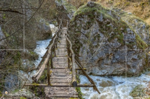 Дървен мост на д река Ерма