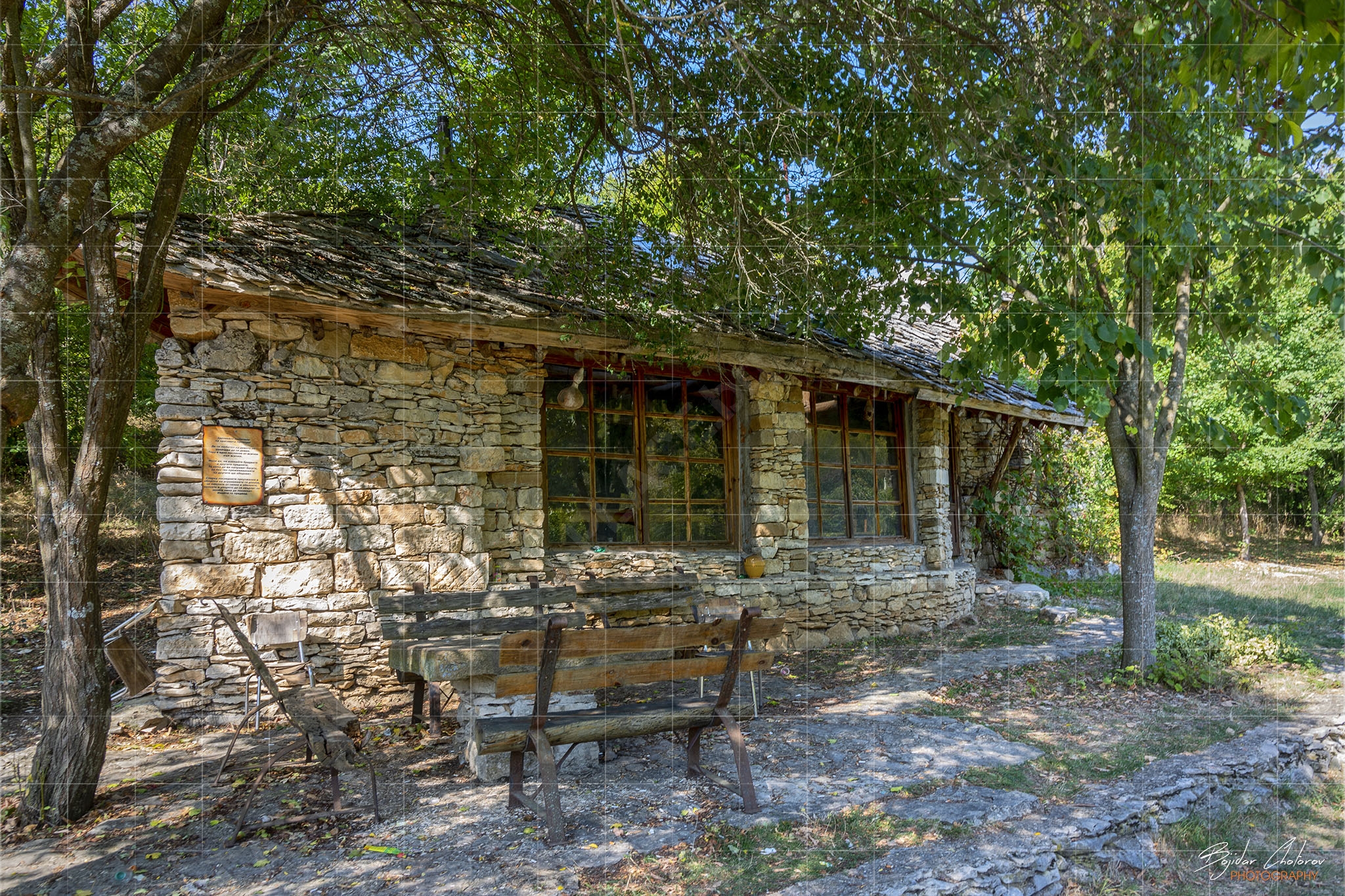 Каменната къща край Луковит