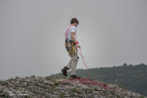 Към върха на Провъртеника край Карлуково