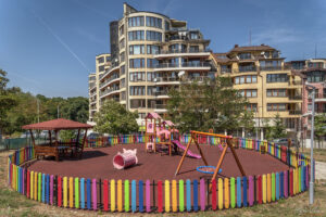 Детска площадка в археологически комплекс "Късноантичен мавзолей"