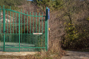 Началото на маршрута към Кътинските пирамиди