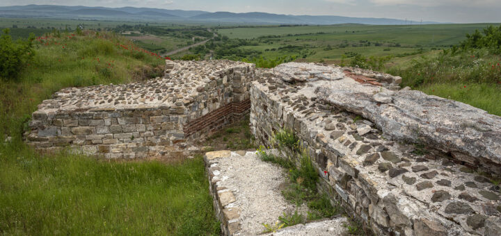 Средновековна крепост Маркели - източна крепостна стена