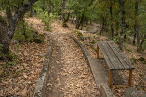 Обособени места за почивка по пътеката към Кромлех-а