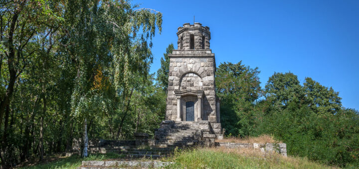 Мавзолей-костница Александър Стамболийски