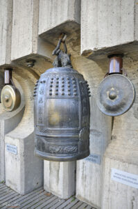 Камбани дарени от децата на Япония, Индонезия и Кралство Бруней