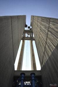 Системата от въжета от пулта към разположените на върха камбани