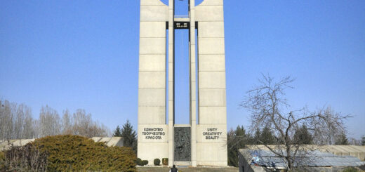 Монумент „Знаме на мира“ – Камбаните