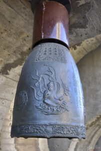 Камбана дарена от професори от Световната академия за мир