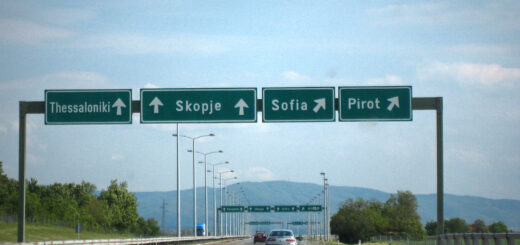 Вече се появяват табелите за София