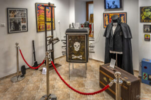 Мистър Сенко - сандъкът със сабите