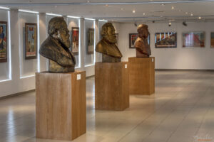 Бюстове в музея на социалистическото изкуство