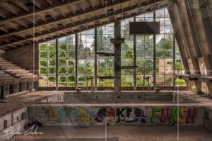 Покритите басейни и кула за скокове на комплекс "Червено знаме"