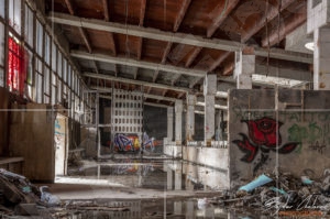 Из фоайетата на изоставеният комплекс "Червено знаме"