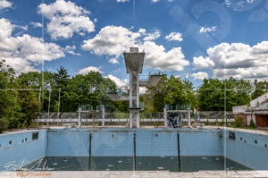 Външната кула и басейна за скокове във вода в комплекс "Червено знаме"