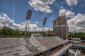 Външните трибуни и хотела на Националния плувен комплекс "Червено знаме"