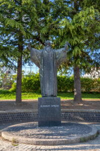 Паметник на Св. Климент Охридски в Охрид