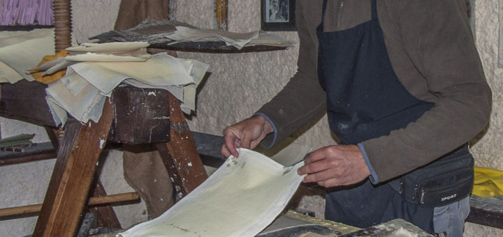 Работилница за ръчно производство на хартия в Охрид