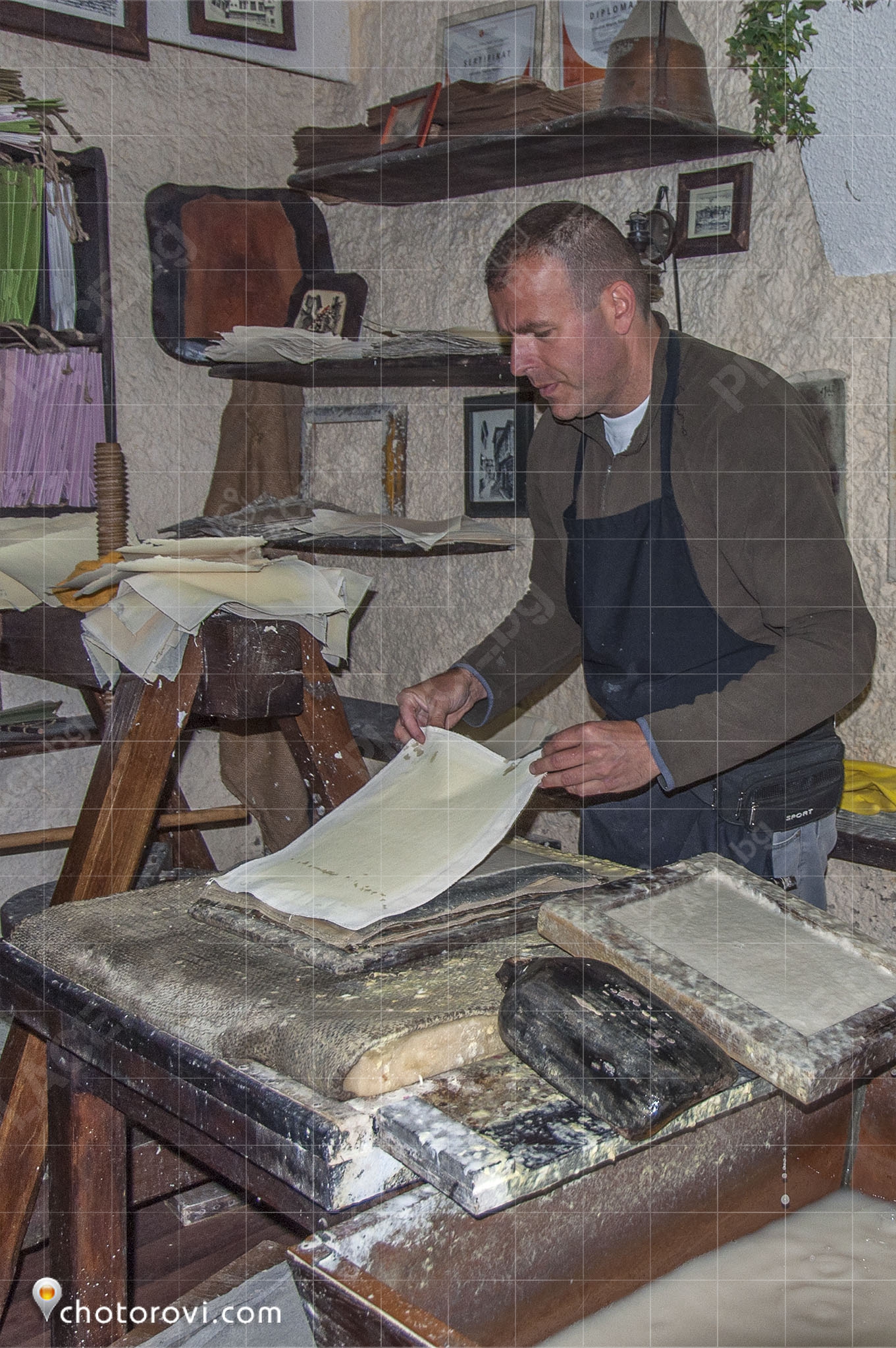 Работилница за ръчно производство на хартия в Охрид