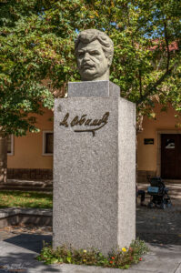 Паметник на Александър Стамболийски в родното му село Славовица