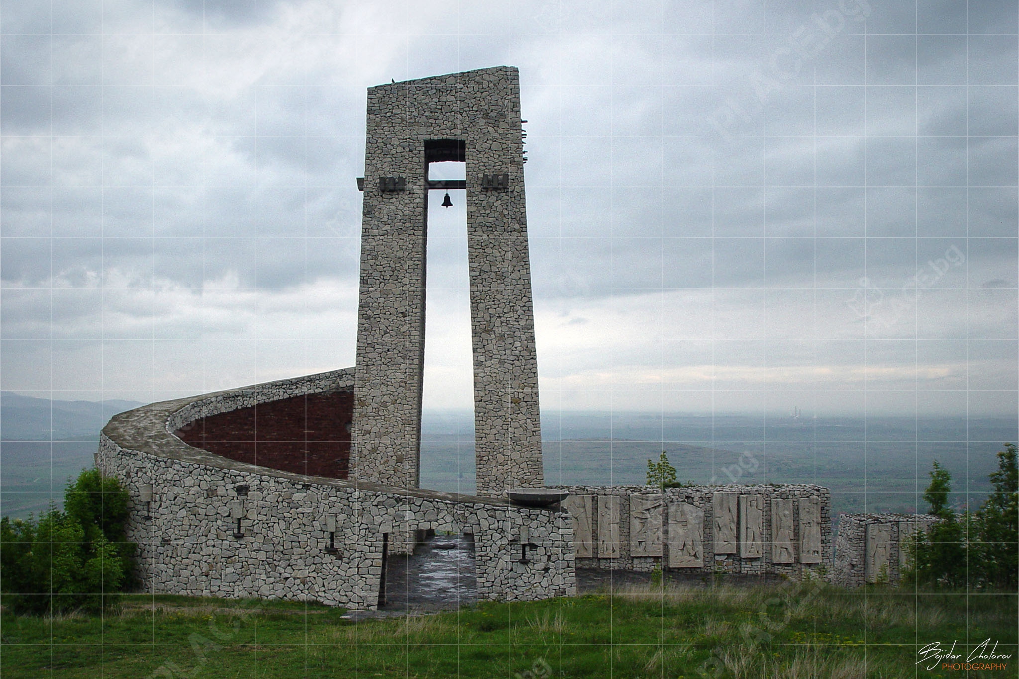 Паметник на трите поколения